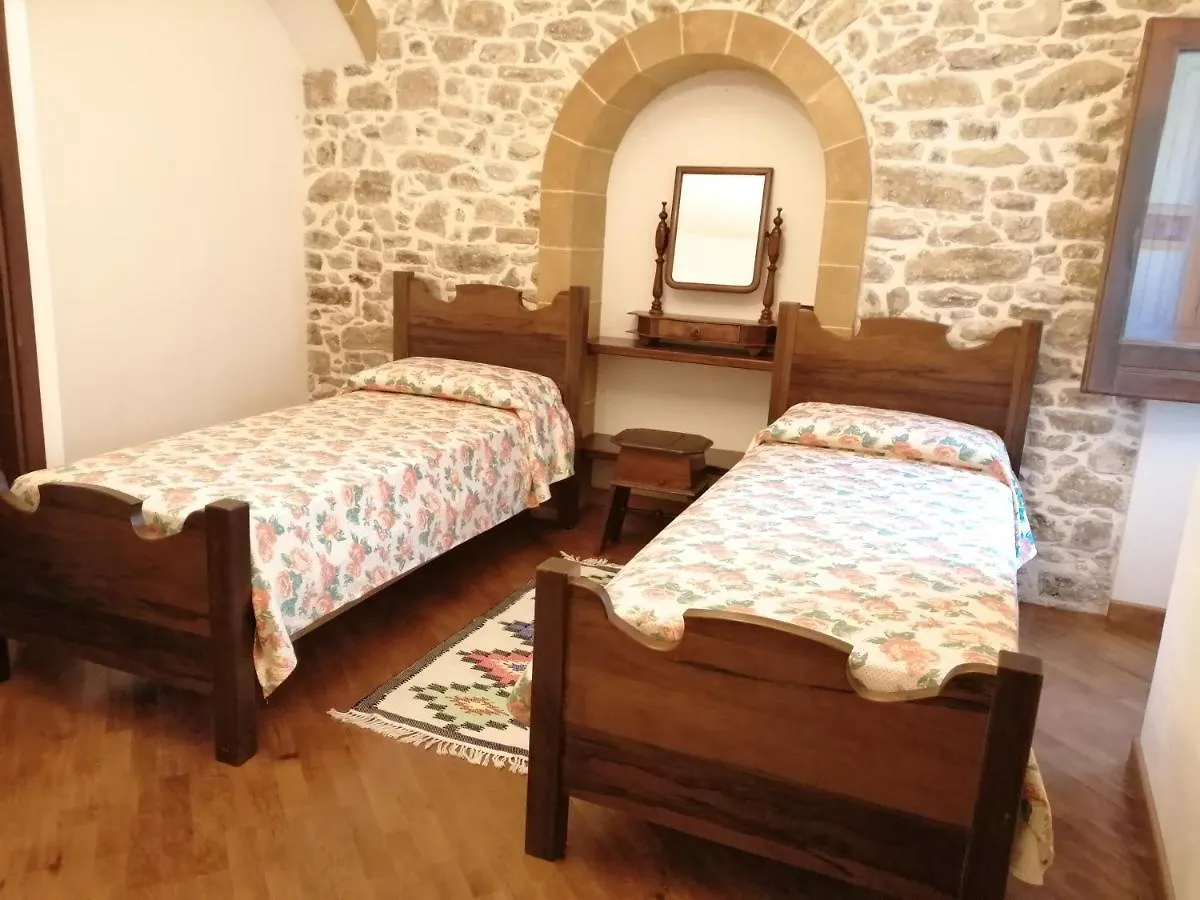 Dimora Delle Ortensie إريس بيت للعطل